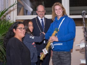 Estafettestok Vrijwilligerswerk naar Scouting Hoogeveen